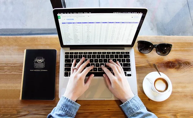 Excel или тетрадка за водене на пациенти: защо това забавя клиниката